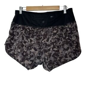 Athleta Shorts Women's Medium Camouflage‎ Running Gym Stretch Athleisure Workout